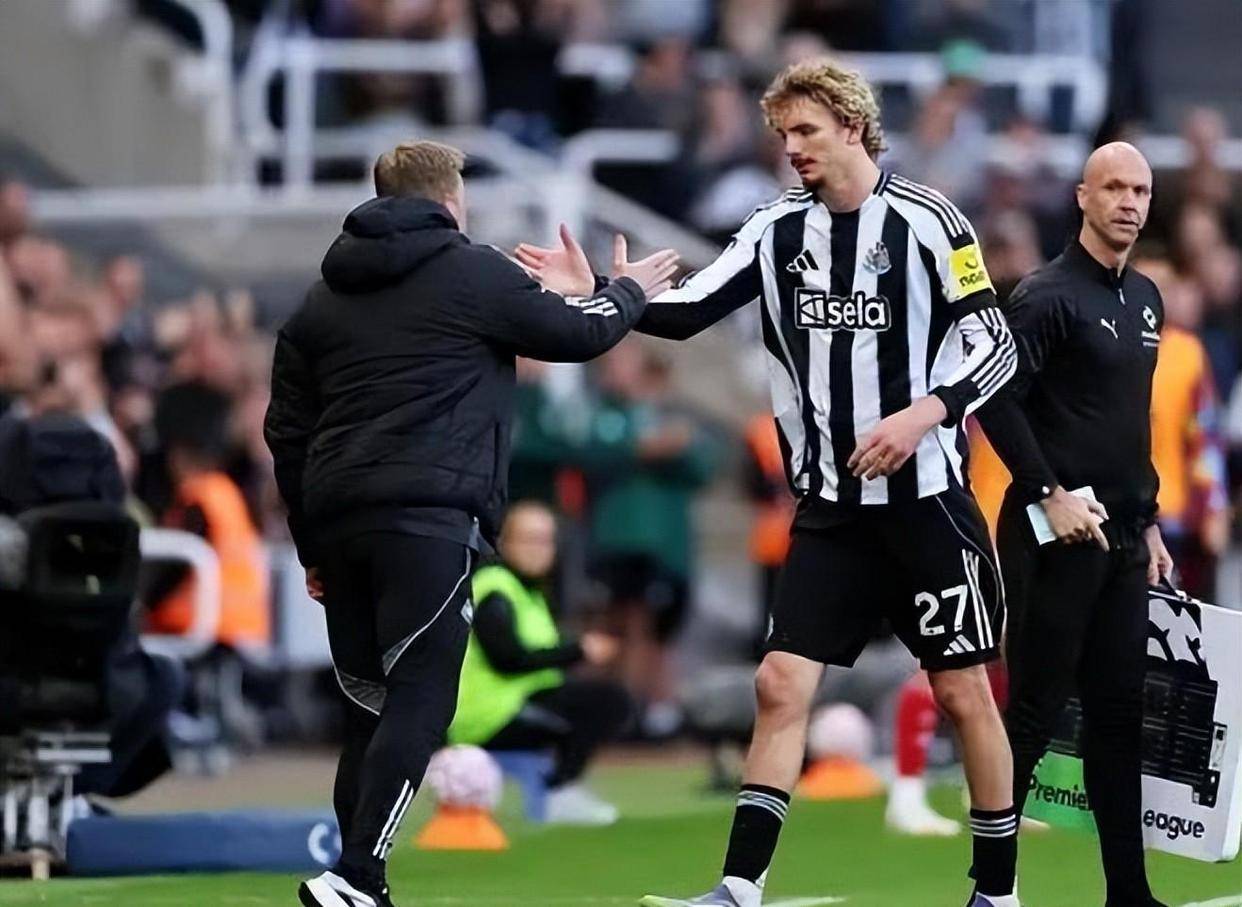 质疑变认可！5场4球，队史第一人